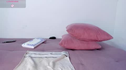 Snapshot of sol_angel1 chatting on 09/18/25, 04:09 Sol online show from 09/18/25, 04:09