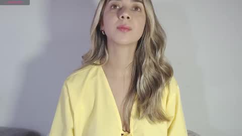 Snapshot of sol_rous chatting on 03/16/26, 01:15 online show from 03/16/26, 01:15