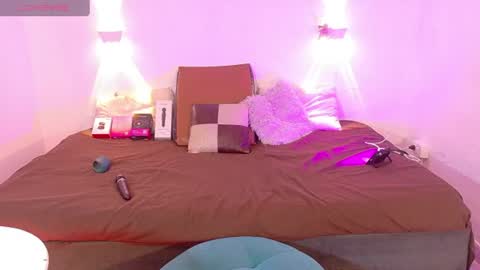 Snapshot of sol_vanegas chatting on 06/19/26, 12:09 SOL online show from 06/19/26, 12:09