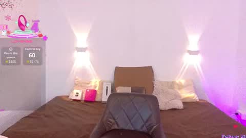 Snapshot of sol_vanegas chatting on 07/14/26, 01:39 SOL online show from 07/14/26, 01:39