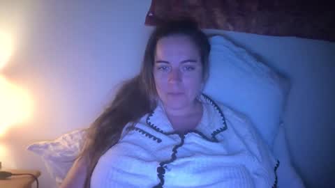 Snapshot of sola_limelight chatting on 11/07/25, 04:01 sola_limelight online show from 11/07/25, 04:01