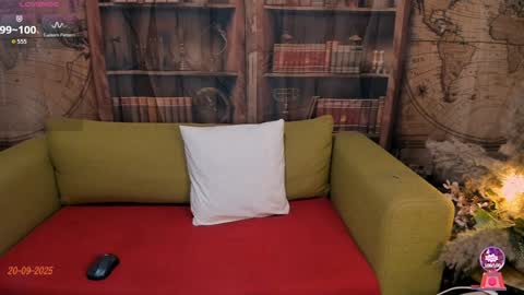 Snapshot of solar_criss chatting on 09/20/25, 10:33 Criss online show from 09/20/25, 10:33