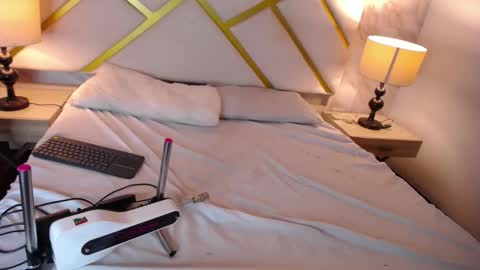 Snapshot of solara_ chatting on 11/24/25, 07:57 solara online show from 11/24/25, 07:57