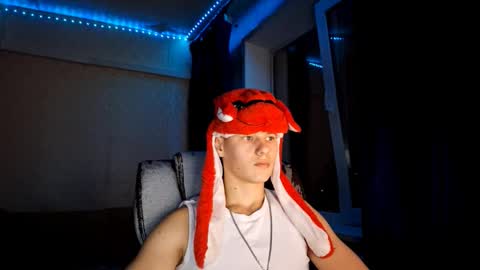 Snapshot of solarrogue chatting on 12/02/25, 09:21 Max online show from 12/02/25, 09:21