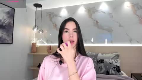 Snapshot of solavelar chatting on 06/21/26, 01:19 Sol Avelar online show from 06/21/26, 01:19