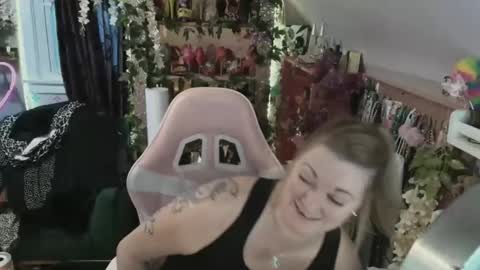 solesticia online show from 02/05/25, 10:22