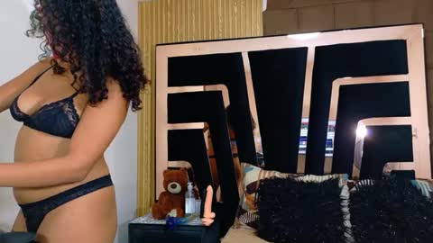 Snapshot of solevanss chatting on 09/22/25, 01:02 Sol Evans online show from 09/22/25, 01:02