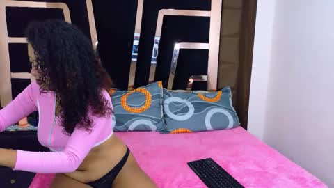 Snapshot of solevanss chatting on 10/27/25, 03:05 Sol Evans online show from 10/27/25, 03:05