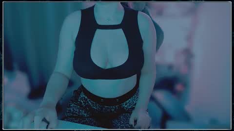 Snapshot of solisgaby chatting on 11/23/25, 01:22 Gaby Solis online show from 11/23/25, 01:22