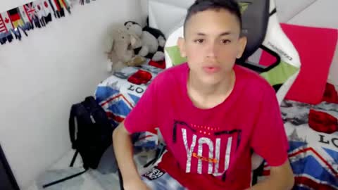 Snapshot of sombra_18 chatting on 05/05/26, 03:25 ESTEBAN online show from 05/05/26, 03:25