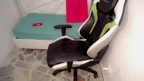 ESTEBAN online show from 06/10/26, 05:50