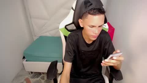 Snapshot of sombra_18 chatting on 06/22/26, 12:35 ESTEBAN online show from 06/22/26, 12:35