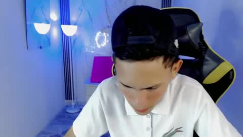 Snapshot of sombra_18 chatting on 07/03/26, 03:35 ESTEBAN online show from 07/03/26, 03:35