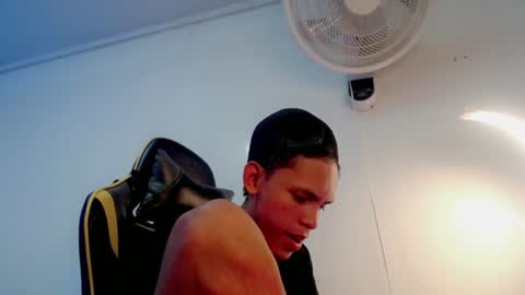 Snapshot of sombra_18 chatting on 07/21/26, 11:23 ESTEBAN online show from 07/21/26, 11:23