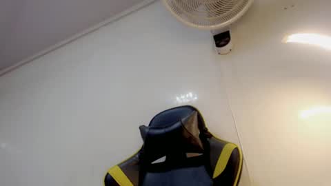 Snapshot of sombra_18 chatting on 07/23/26, 03:10 ESTEBAN online show from 07/23/26, 03:10