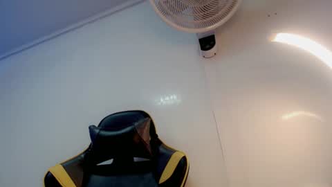 Snapshot of sombra_18 chatting on 07/24/26, 03:15 ESTEBAN online show from 07/24/26, 03:15