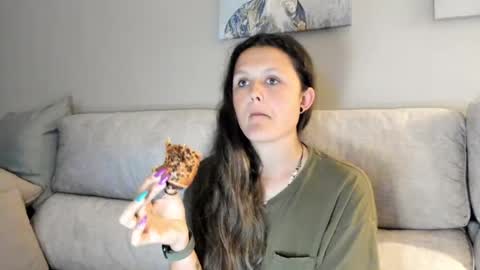 Snapshot of someonesday chatting on 04/12/26, 09:20 SomeonesDay online show from 04/12/26, 09:20