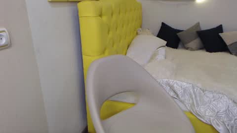 sondrariddle online show from 02/06/25, 01:16