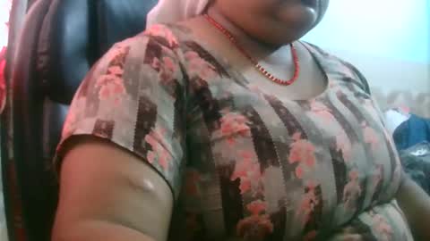 Snapshot of soni88888 chatting on 11/22/25, 04:11 soni88888 online show from 11/22/25, 04:11