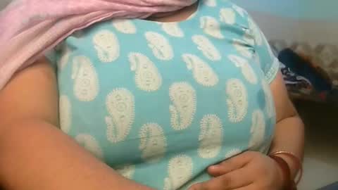 Snapshot of soni88888 chatting on 11/25/25, 05:18 soni88888 online show from 11/25/25, 05:18