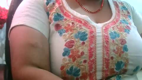 Snapshot of soni88888 chatting on 12/05/25, 04:43 soni88888 online show from 12/05/25, 04:43