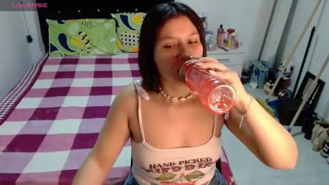 Snapshot of sonialatin69 chatting on 06/01/26, 12:18 sonialatin69 online show from 06/01/26, 12:18