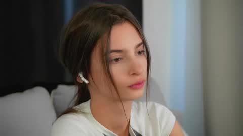 Eva 3 online show from 09/26/25, 09:13