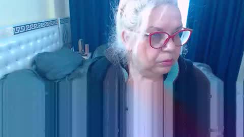 Snapshot of sonyamilf chatting on 04/21/26, 11:38 Sonya online show from 04/21/26, 11:38