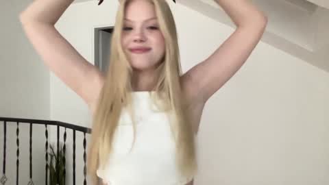 Snapshot of sonyaplush chatting on 12/26/24, 09:37 Sonya Instagram Twitter sonyaplushgirl OnlyFans sonyaplush online show from 12/26/24, 09:37