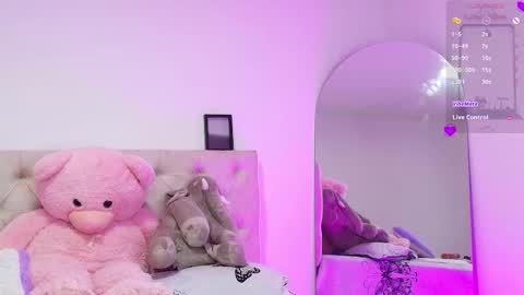 Snapshot of soofikiss chatting on 12/18/25, 09:54 sofi online show from 12/18/25, 09:54