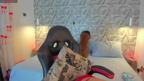 Snapshot of sophi_01 chatting on 05/28/26, 09:34 sophie online show from 05/28/26, 09:34