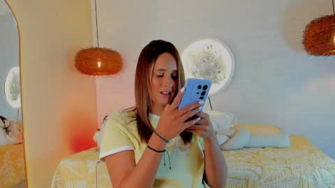 Snapshot of sophi_cooper29 chatting on 04/27/26, 11:03 sophi_cooper29 online show from 04/27/26, 11:03
