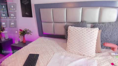 Snapshot of sophi_leone_ chatting on 03/06/26, 08:22 sophi Leone online show from 03/06/26, 08:22