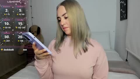 Snapshot of sophi_moreno chatting on 12/04/24, 03:26 Sofi online show from 12/04/24, 03:26