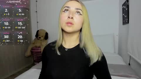 Snapshot of sophi_moreno chatting on 12/11/24, 03:02 Sofi online show from 12/11/24, 03:02