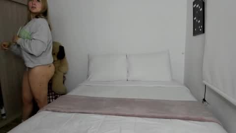 Snapshot of sophi_moreno chatting on 12/12/24, 02:37 Sofi online show from 12/12/24, 02:37