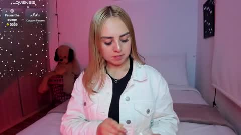 Snapshot of sophi_moreno chatting on 12/21/24, 04:41 Sofi online show from 12/21/24, 04:41