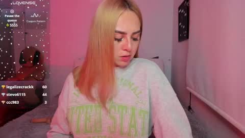 Snapshot of sophi_moreno chatting on 01/11/25, 06:03 Sofi online show from 01/11/25, 06:03