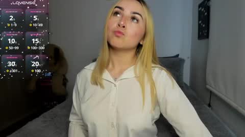 Snapshot of sophi_moreno chatting on 02/26/25, 10:42 Sofi online show from 02/26/25, 10:42