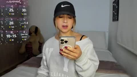 Snapshot of sophi_moreno chatting on 10/28/25, 11:51 Sofi online show from 10/28/25, 11:51