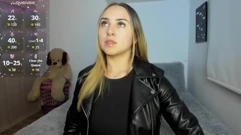 Snapshot of sophi_moreno chatting on 12/13/25, 11:32 Sofi online show from 12/13/25, 11:32