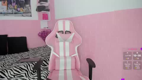Snapshot of sophi_sweet11 chatting on 06/25/26, 02:43 SOPHI online show from 06/25/26, 02:43