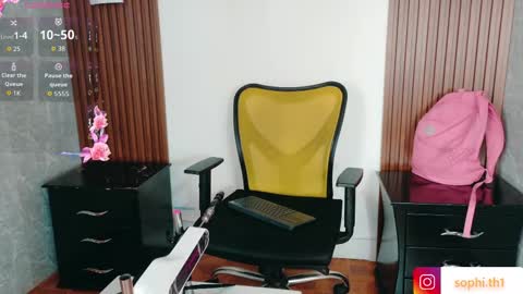 Sophi Thaylorr online show from 09/19/25, 01:12