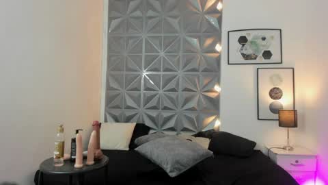 Snapshot of sophia__evans1 chatting on 04/15/26, 01:51 Sophia online show from 04/15/26, 01:51