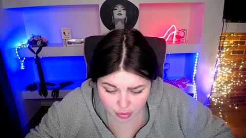 sophia__olsen online show from 01/14/25, 09:35