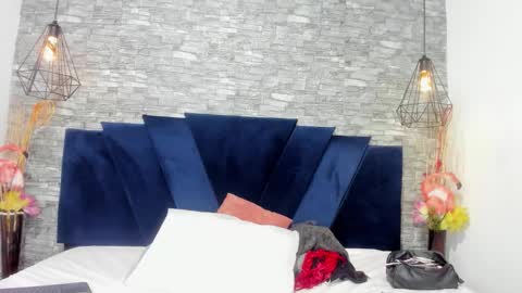 Sophia  online show from 11/25/25, 12:16