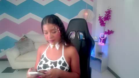 Snapshot of sophia_brunette21 chatting on 10/26/25, 12:00 sophia_brunette21 online show from 10/26/25, 12:00