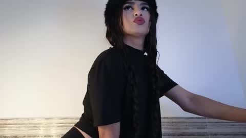 Snapshot of sophia_cambpell chatting on 12/02/25, 09:32 Sophia online show from 12/02/25, 09:32