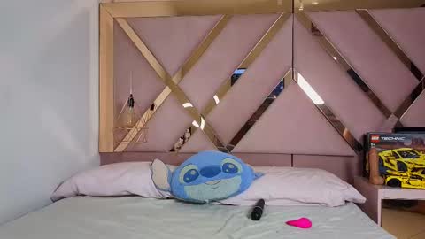 Snapshot of sophia_grand chatting on 10/22/25, 05:19 Sophia Grand online show from 10/22/25, 05:19