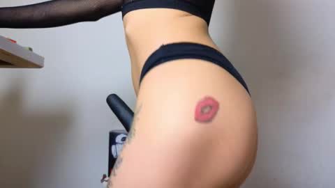 Snapshot of sophia_grand chatting on 12/14/25, 05:35 Sophia Grand online show from 12/14/25, 05:35